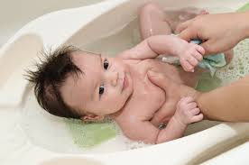 baignoire bébé sur pied